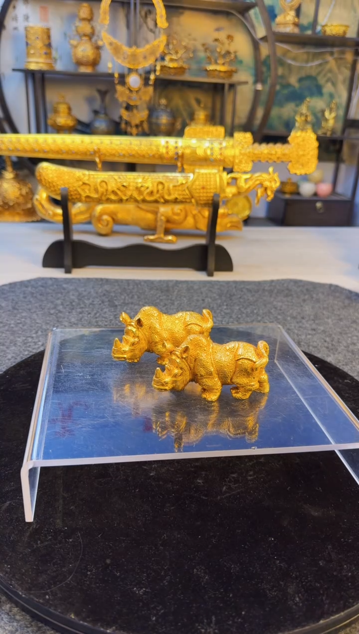 紫铜鎏金犀牛一对