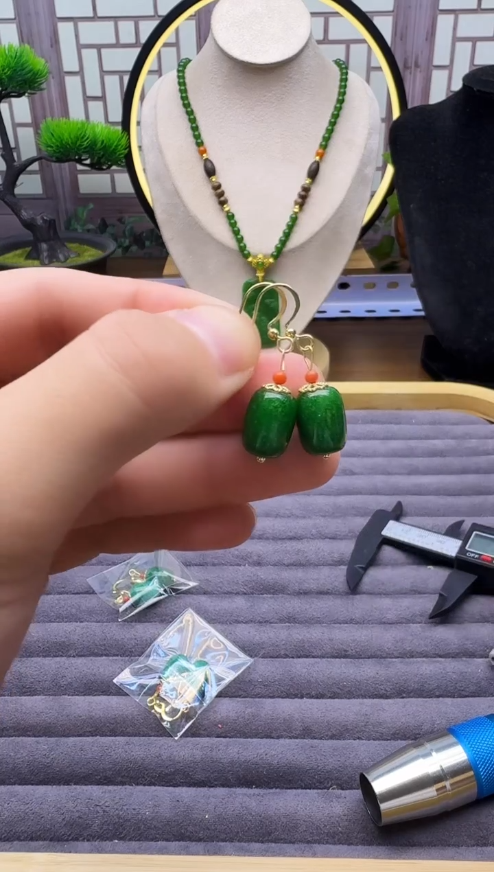 14K金镶嵌翡翠耳饰E08     