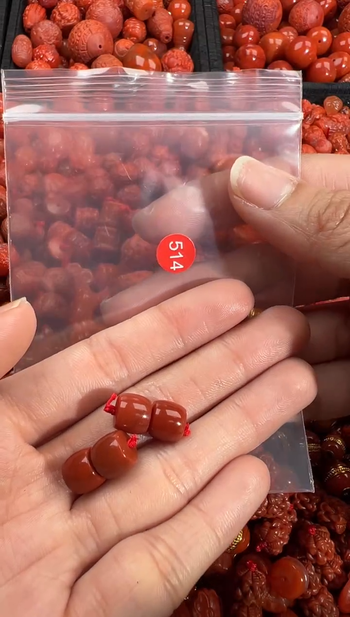 南红玛瑙未镶嵌颈饰1