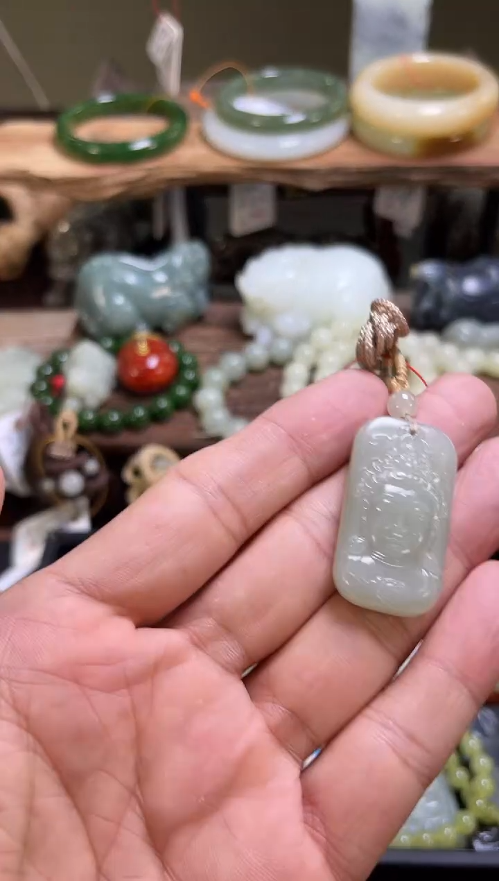 和田玉未镶嵌吊坠(不含链)且末青白 观音牌