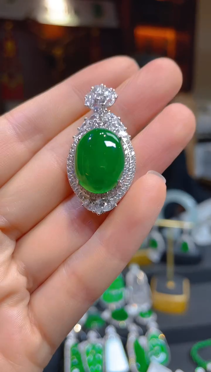 【闪购商品】翡翠颈饰银S925镶嵌118506天然A货翡翠蛋面