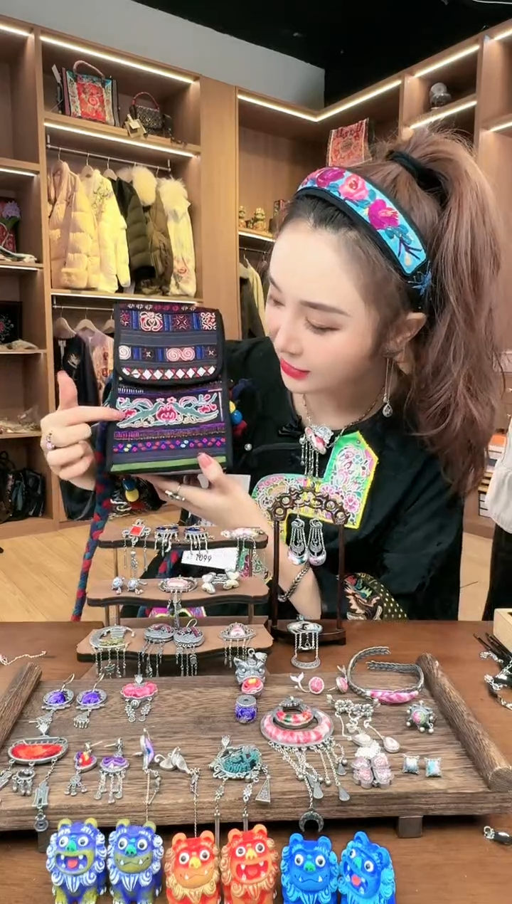 【闪购商品】织绣L513黔东南苗族刺绣