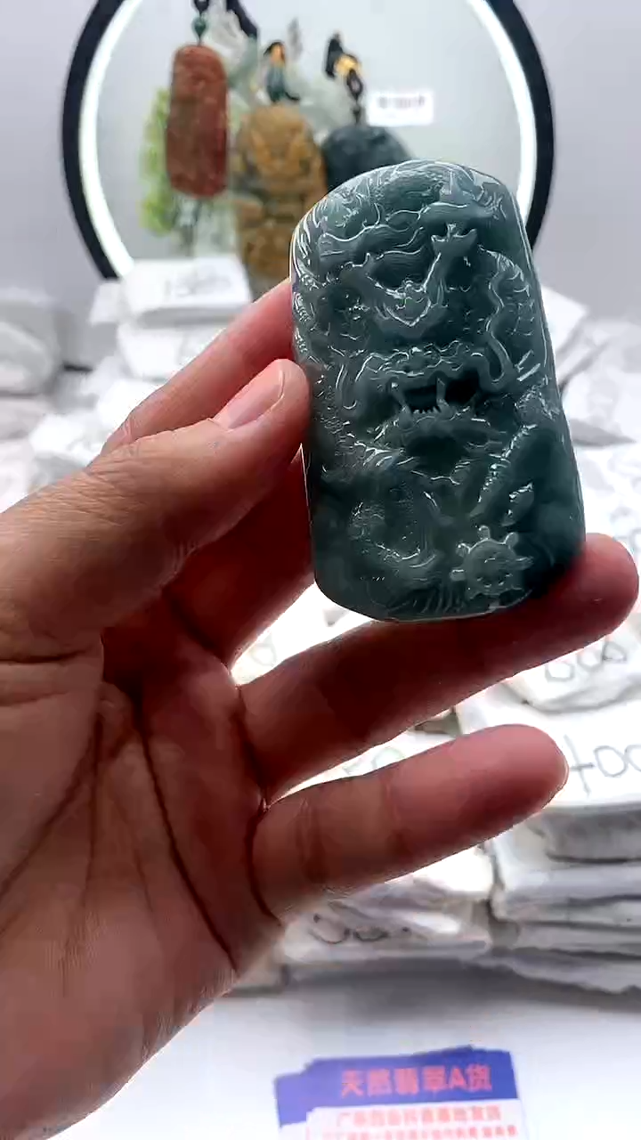 【闪购商品】翡翠颈饰未镶嵌龙牌