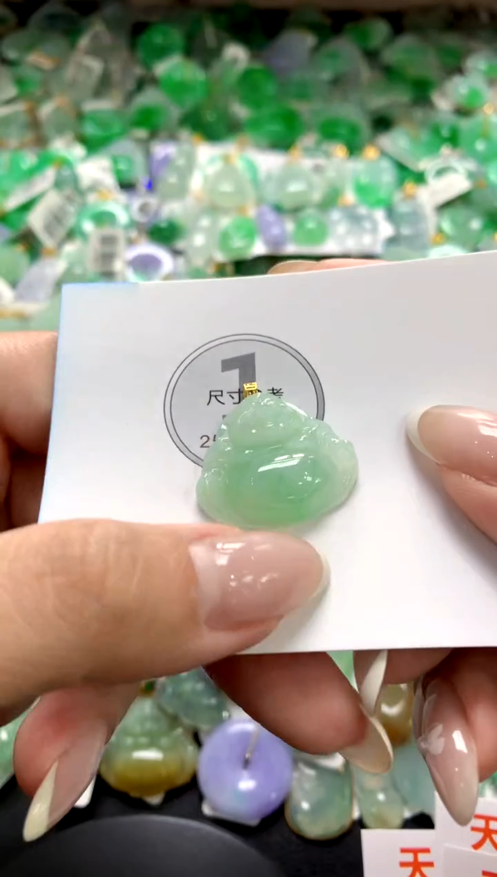 翡翠18K金镶嵌颈饰1111111111111111