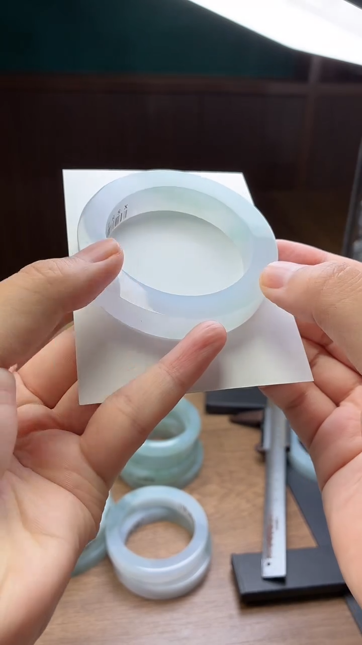 未镶嵌手镯定制翡翠J****姐定制