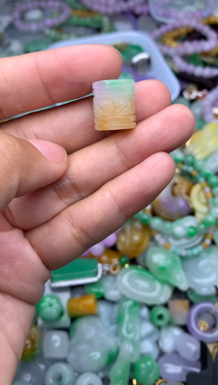 颈饰未镶嵌翡翠天然缅甸翡翠吊坠