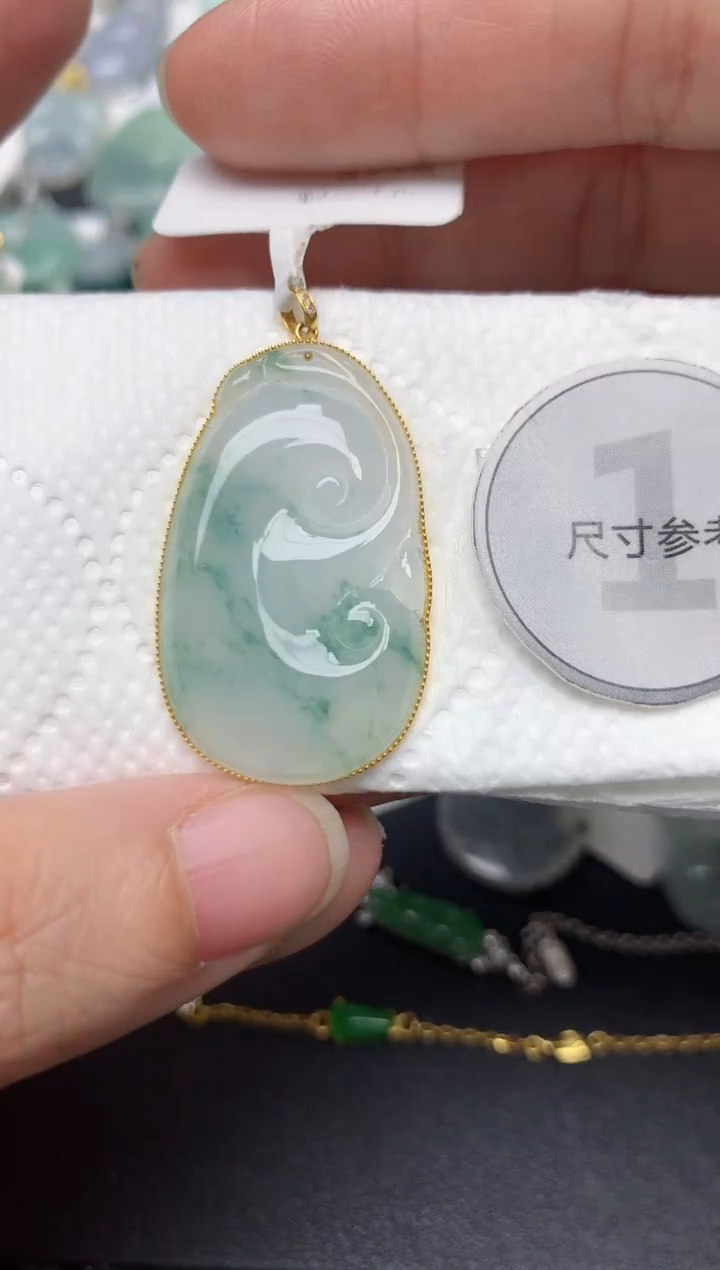 颈饰18K金镶嵌翡翠天然缅甸A货翡翠