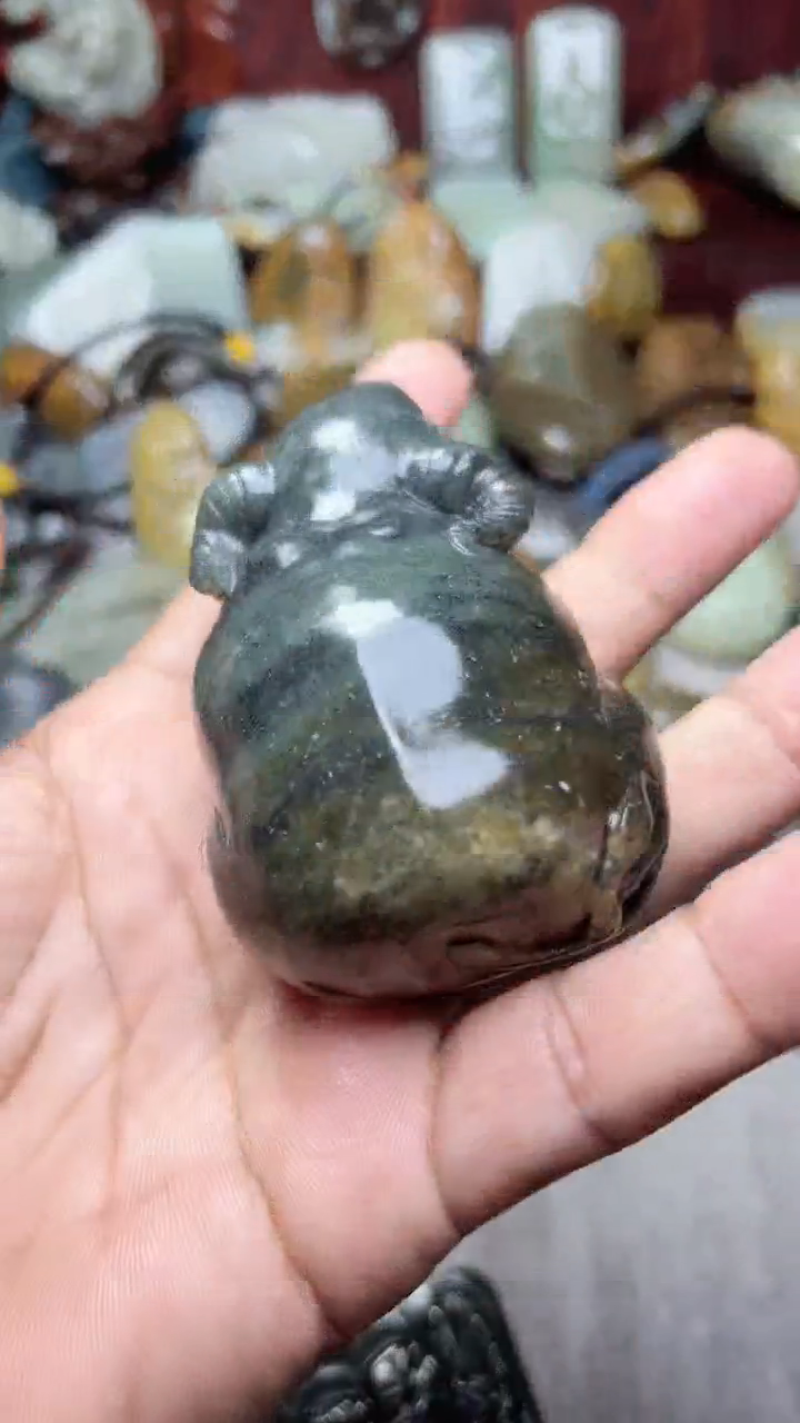 和田玉未镶嵌把件-