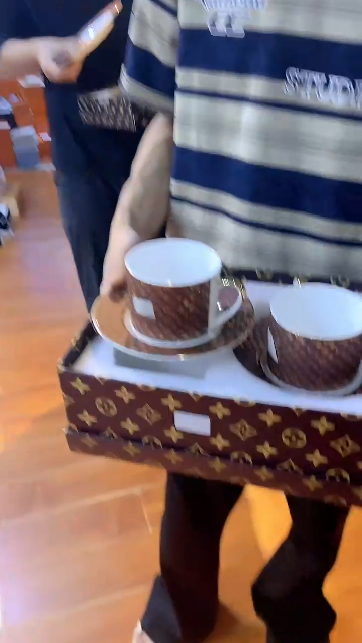 杯鸿辉家品牌瓷器，京东包邮！