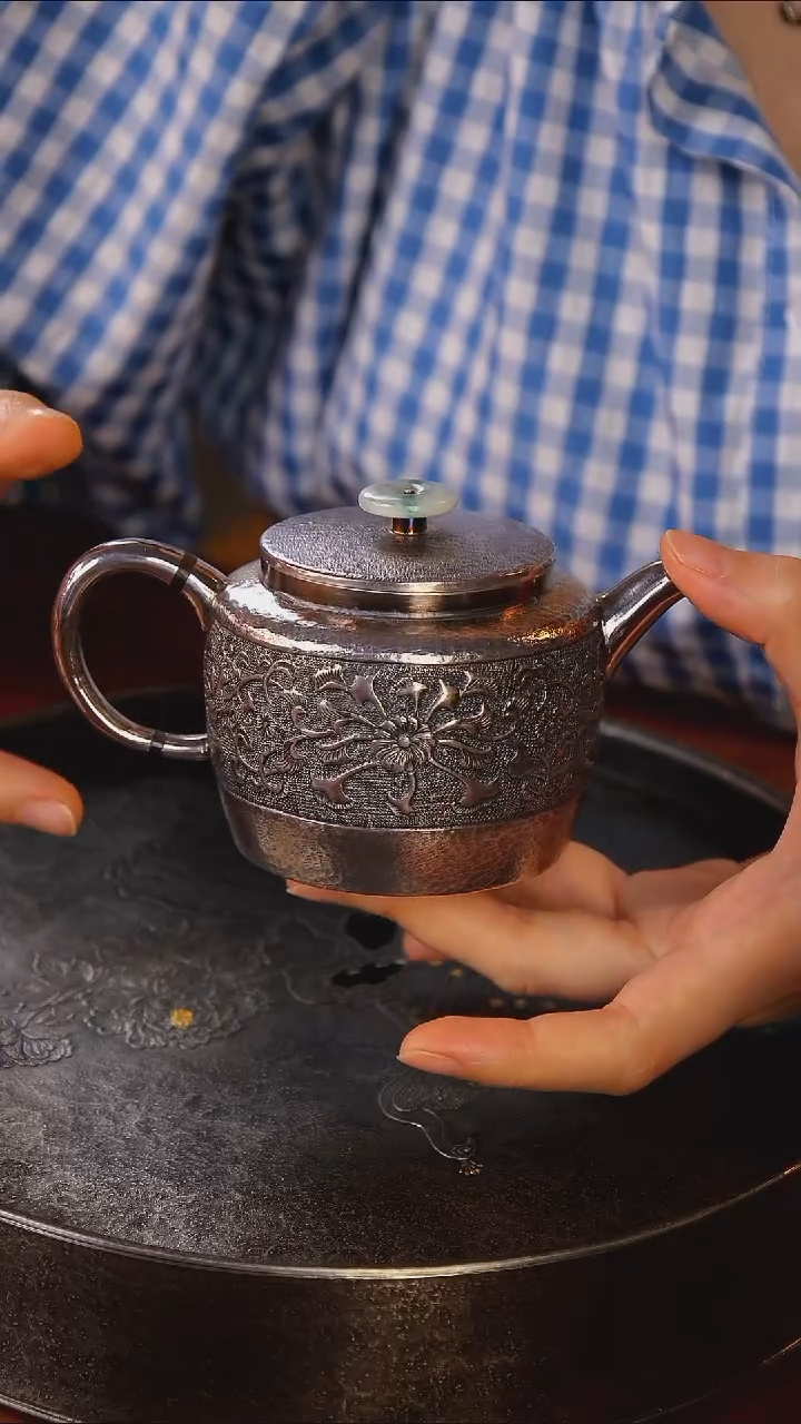 FN隔热把平安玉钮腰带錾刻纹饰桶形小壶 FNN1024