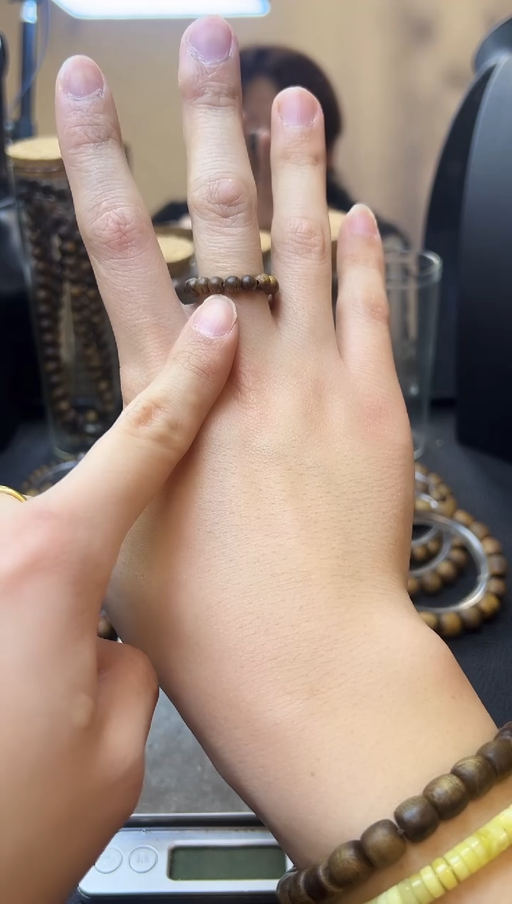 沉香手串莺歌绿绮楠圆珠戒指可做跑环