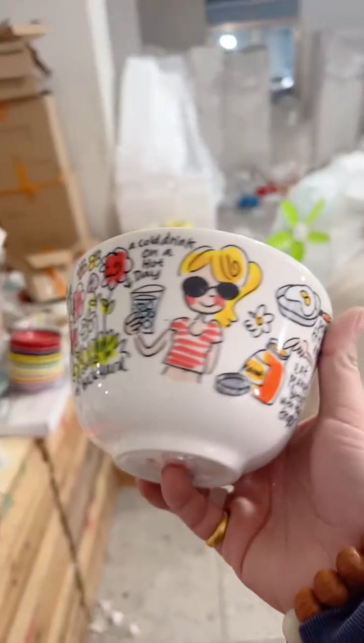 【闪购商品】碟荷兰太太-----面碗---墨镜