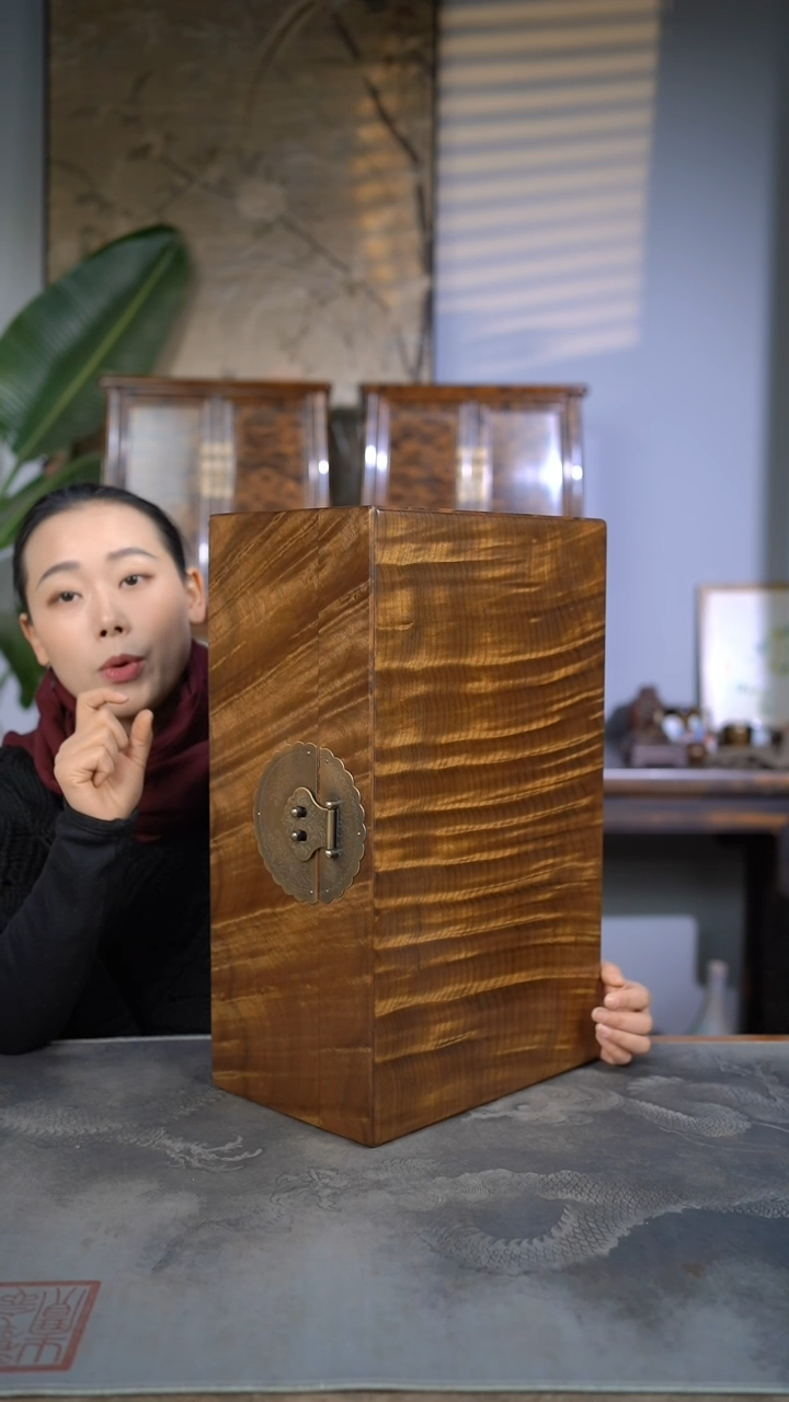 【闪购商品】金丝楠木艺满水波精工一木一器收纳箱