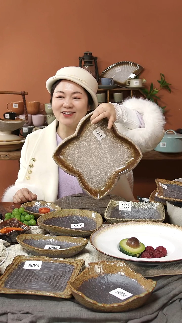 陶瓷A311 一个陶瓷粗陶四叶草盘可能微瑕25*3