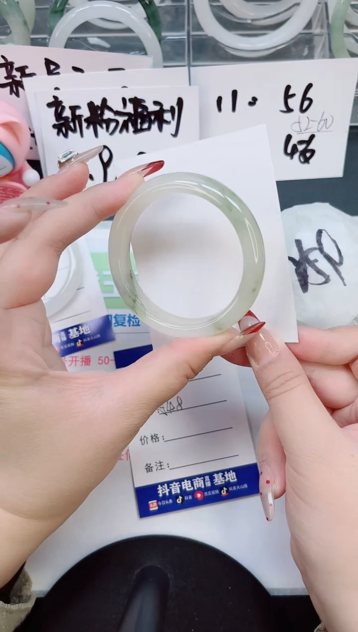 【闪购商品】石英质玉手镯合金a191