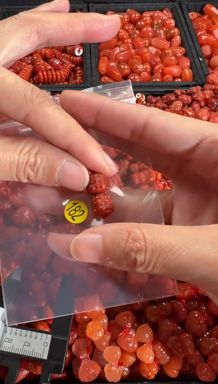 【闪购商品】南红玛瑙颈饰未镶嵌1