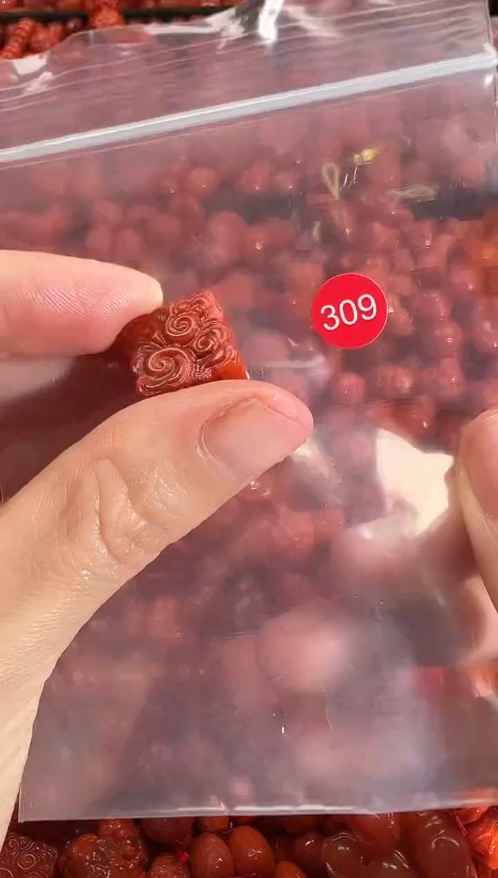 颈饰未镶嵌南红玛瑙1