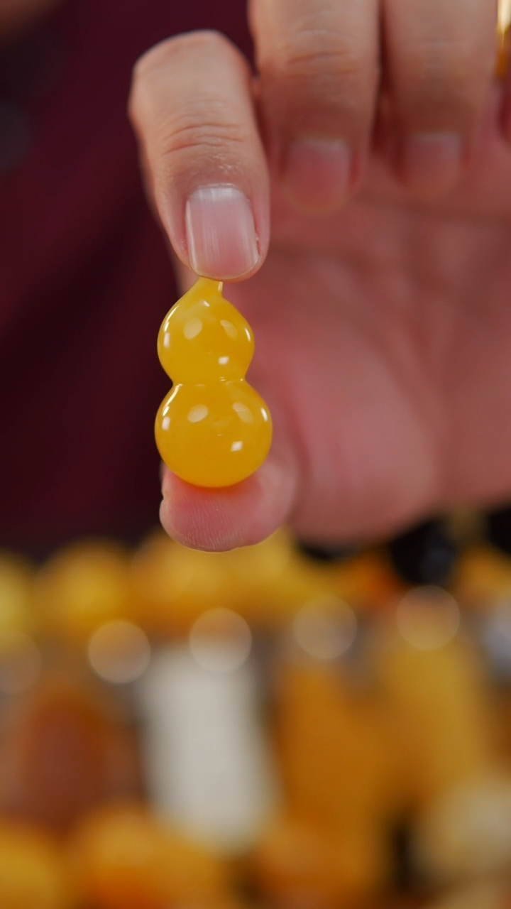 【闪购商品】蜜蜡裸石未镶嵌5.28焦皮料葫芦