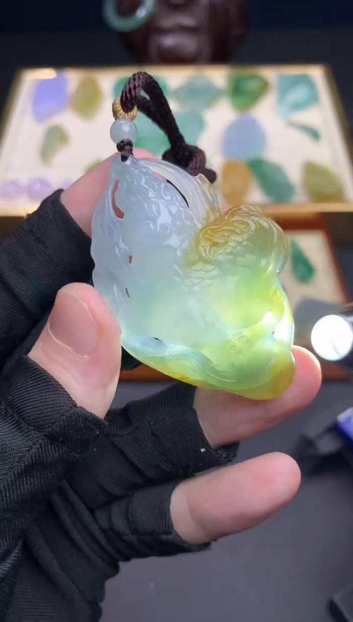 颈饰未镶嵌翡翠天然翡翠朝天吼