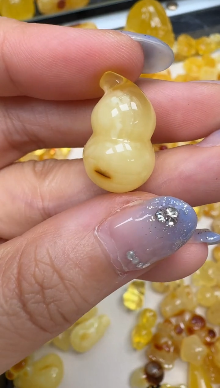 裸石琥珀未镶嵌如图