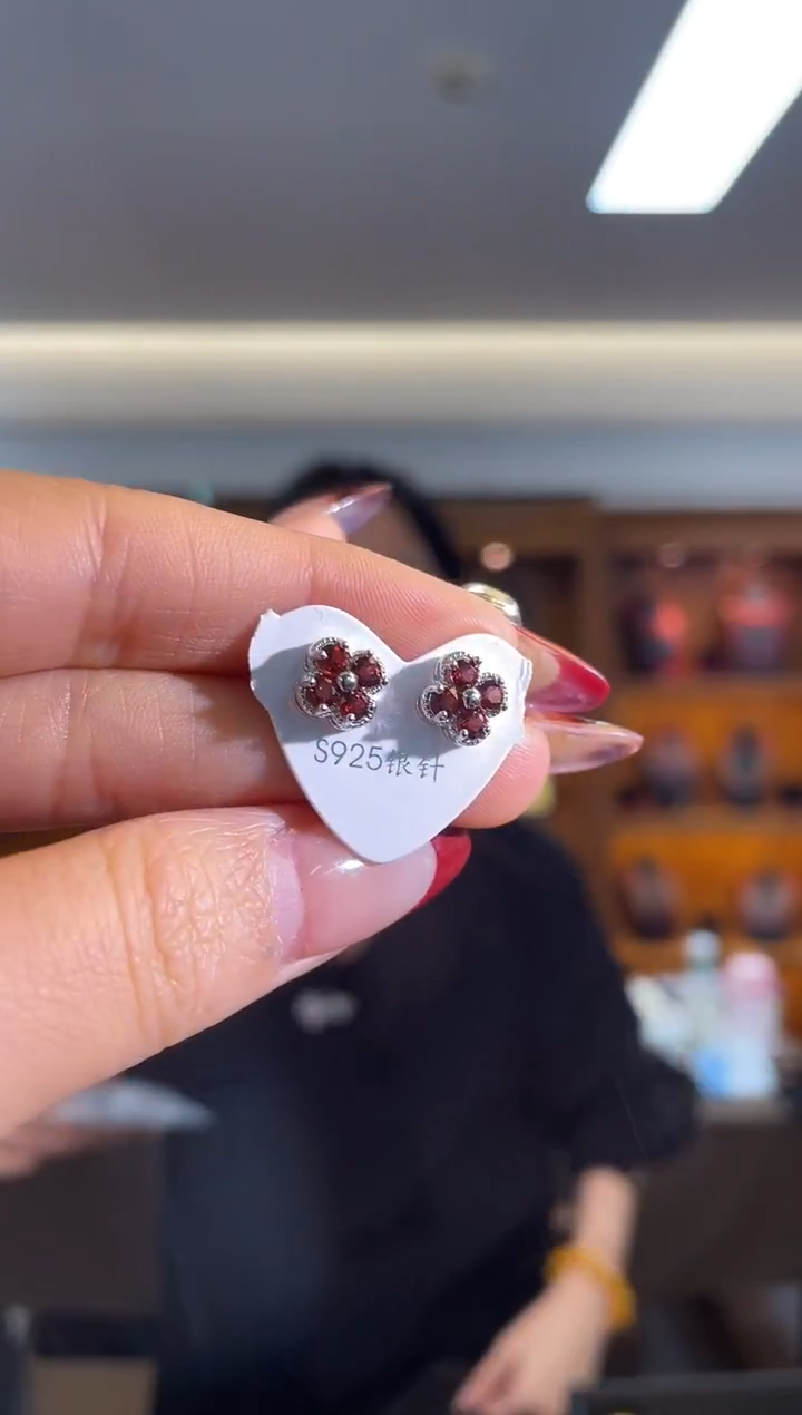 未镶嵌耳饰石榴石（多样性发一件）