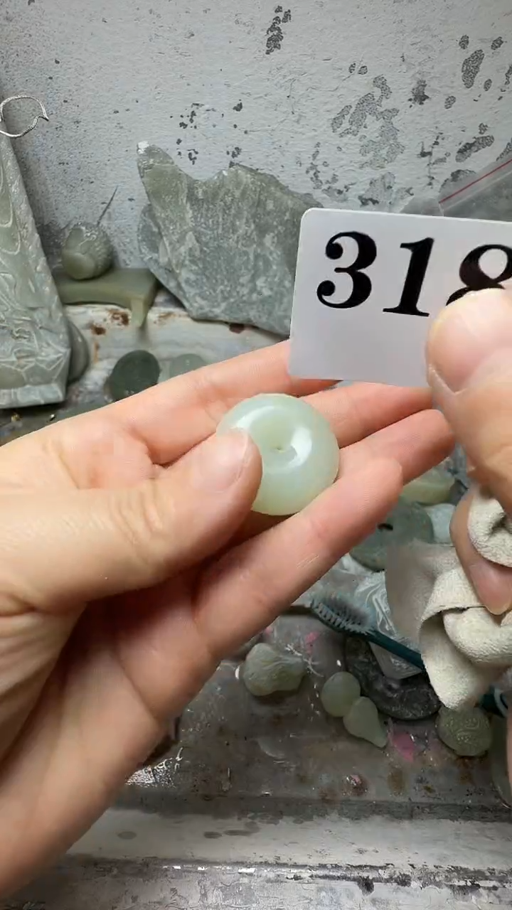 吊坠(赠链)未镶嵌和田玉用****?平安扣