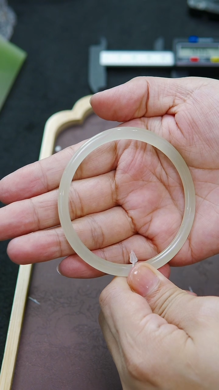 未镶嵌手镯和田玉62圈口  白冰晴水手镯