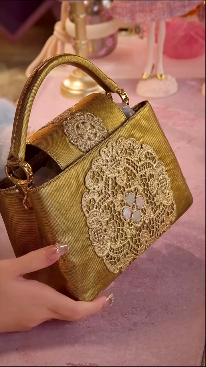 非遗西阵织 如图所示