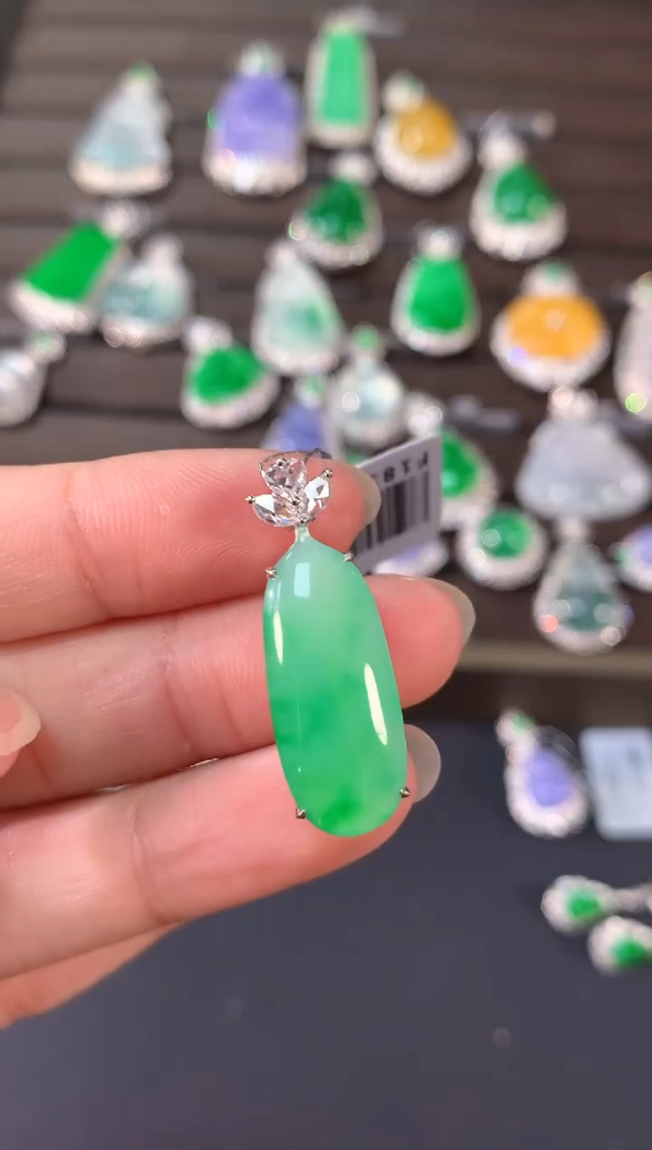 【闪购商品】翡翠吊坠(不含链)18K金镶嵌A787|12800