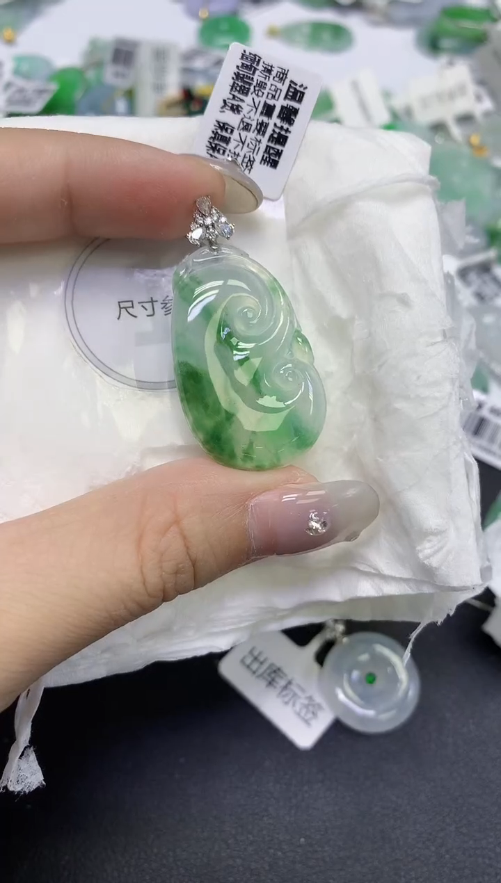 颈饰18K金镶嵌翡翠天然缅甸翡翠A货百元以上9元证书费自理