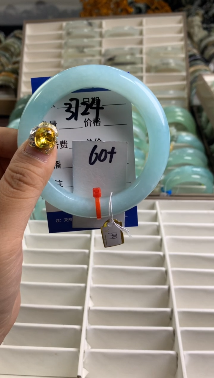 【闪购商品】蛇纹石玉手镯未镶嵌3724