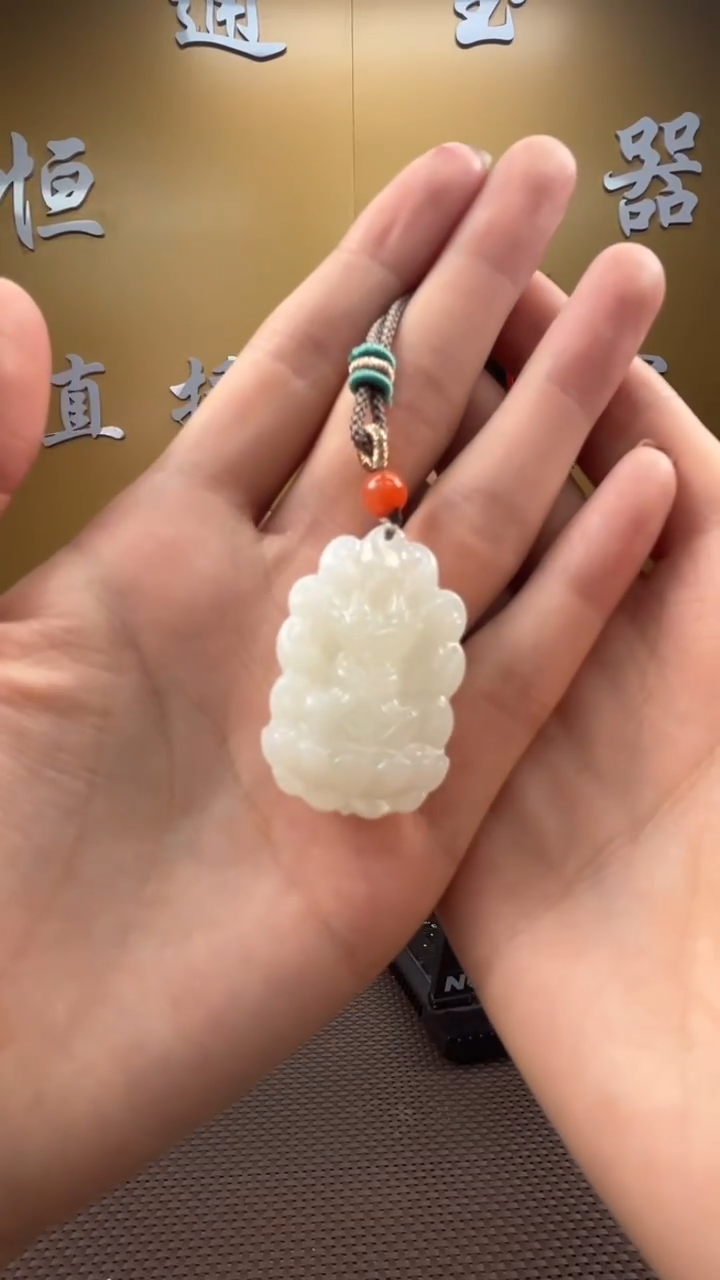 颈饰未镶嵌和田玉挂件