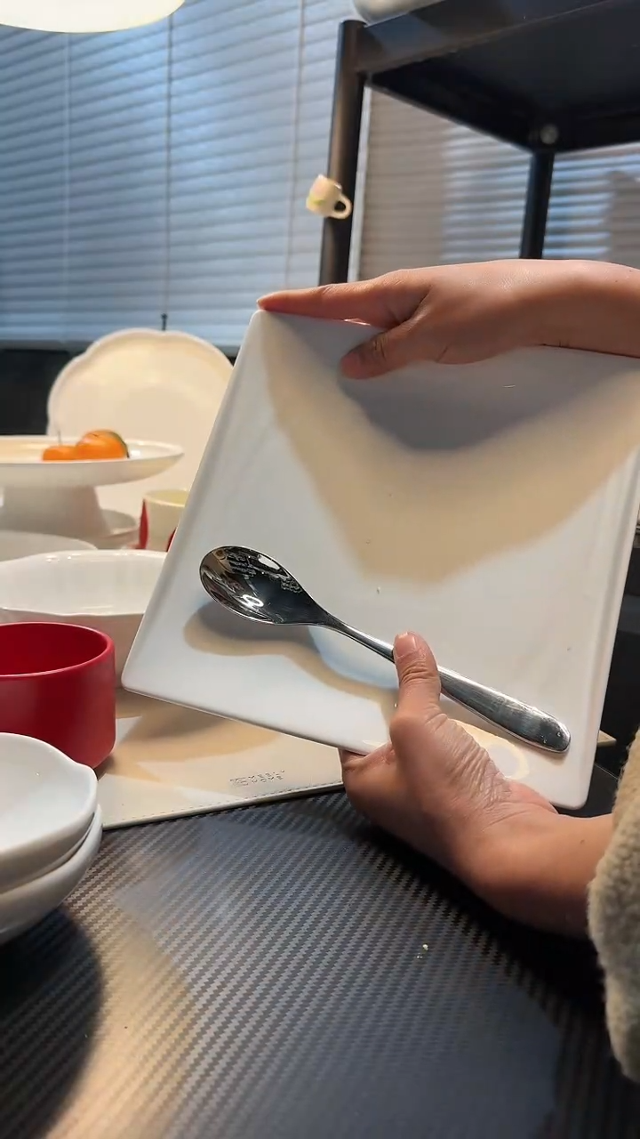 【闪购商品】其他彩虹方盘9英寸不带勺叉