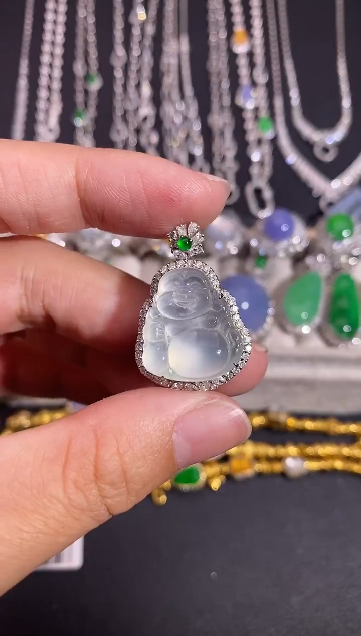 颈饰18K金镶嵌翡翠吊坠