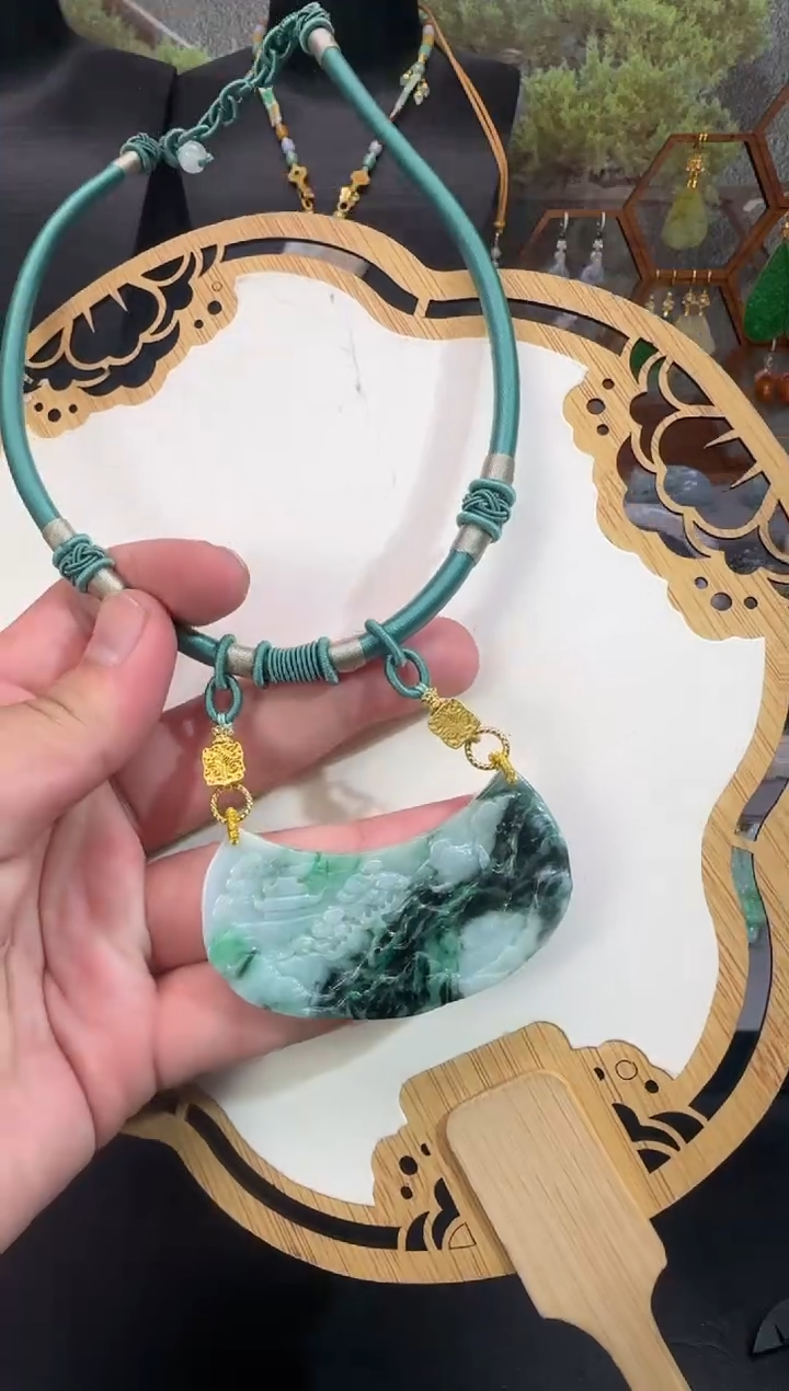 【闪购商品】翡翠颈饰未镶嵌牌子