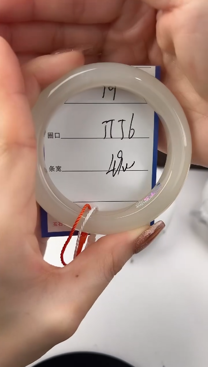 未镶嵌手镯和田玉79颜色微差无瑕疵