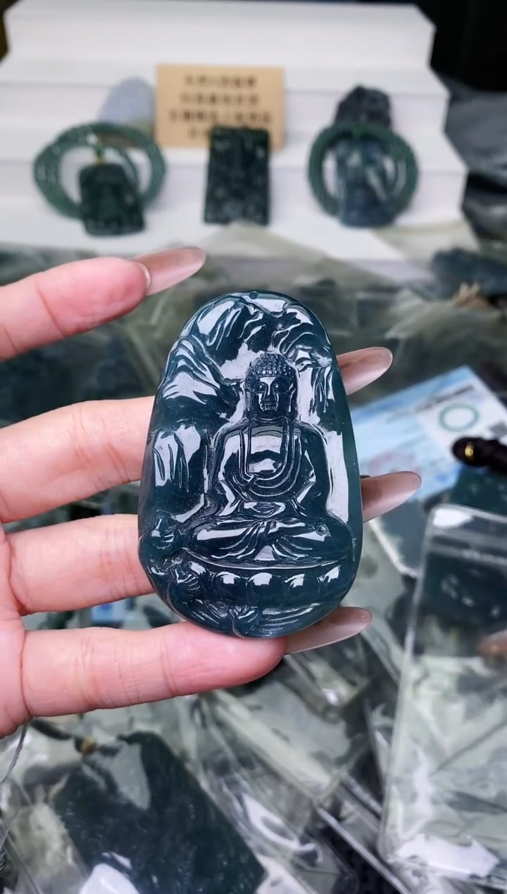 颈饰未镶嵌翡翠 