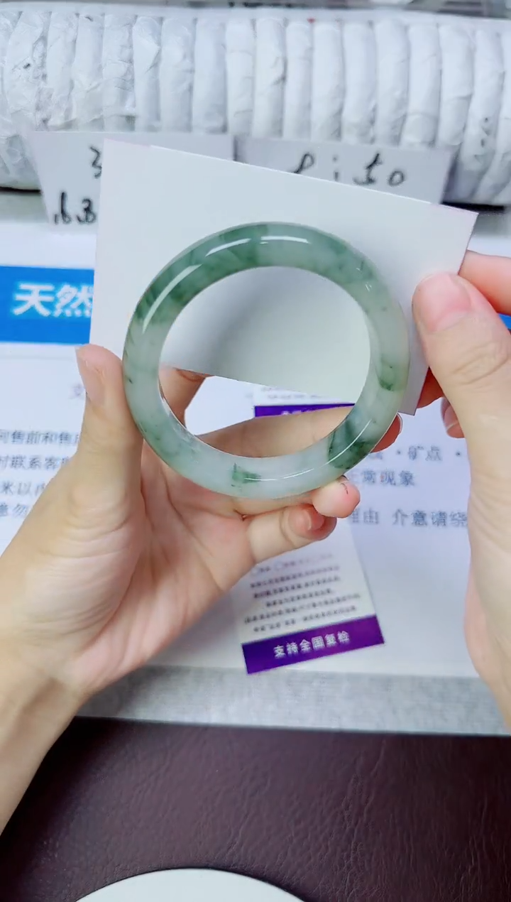 石英质玉手镯未镶嵌136/54.5