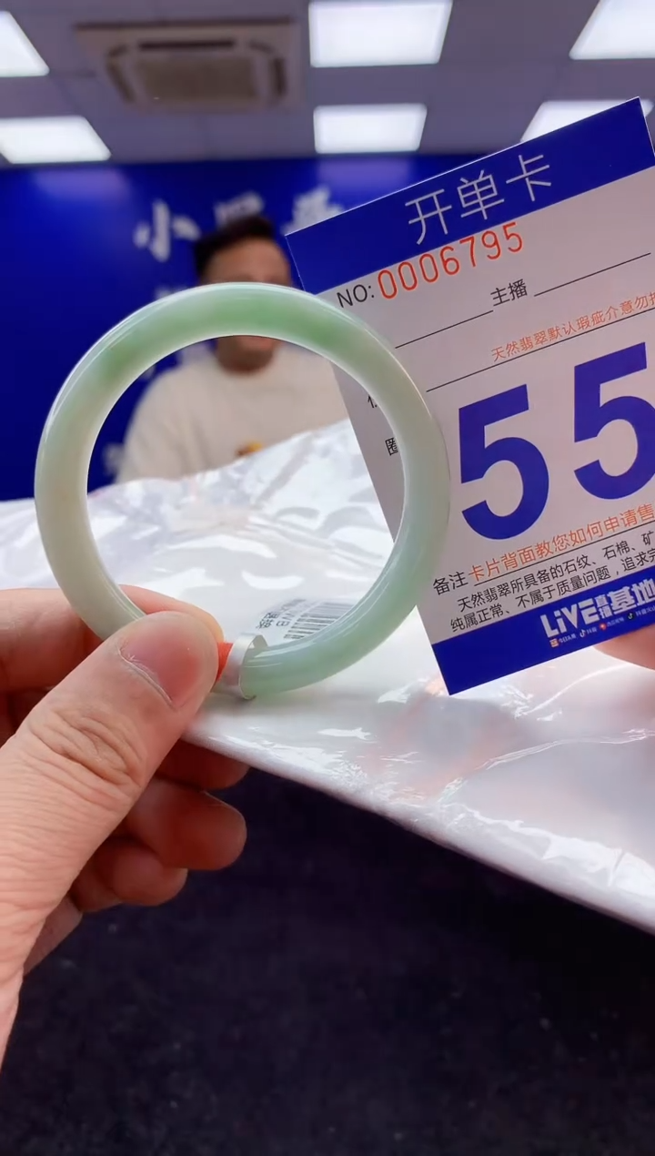 翡翠手镯未镶嵌2天然A货缅甸翡翠默认有瑕