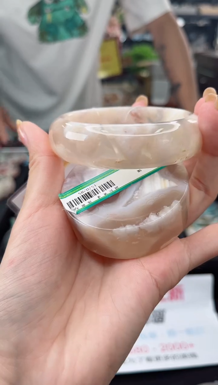 【闪购商品】石英质玉手镯未镶嵌59圈口（赠品镯心）1570285