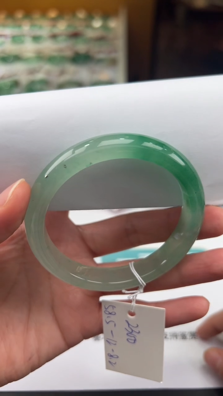 【闪购商品】石英质玉手镯未镶嵌拍下联系小耳机看购买须知！！！