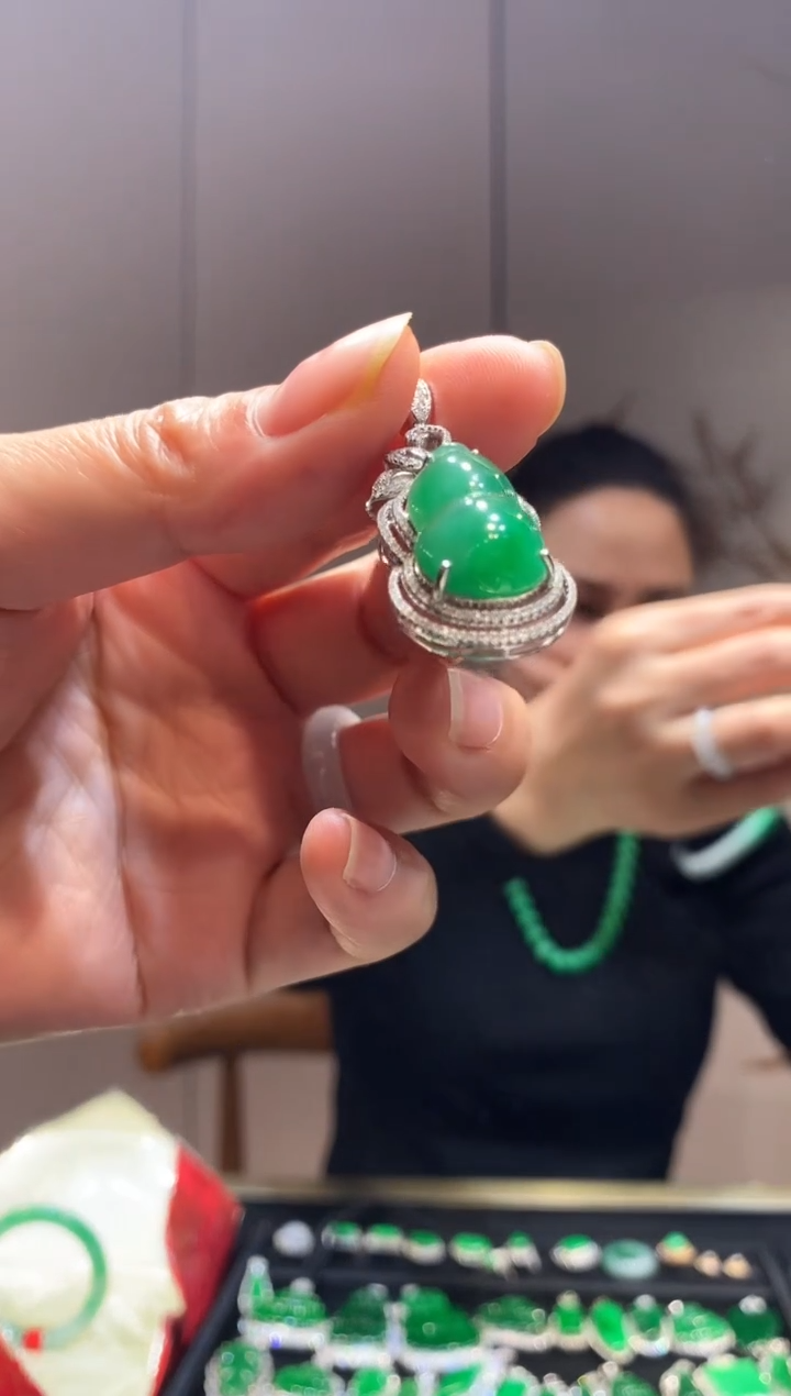 【闪购商品】翡翠吊坠(不含链)18K金镶嵌葫芦 