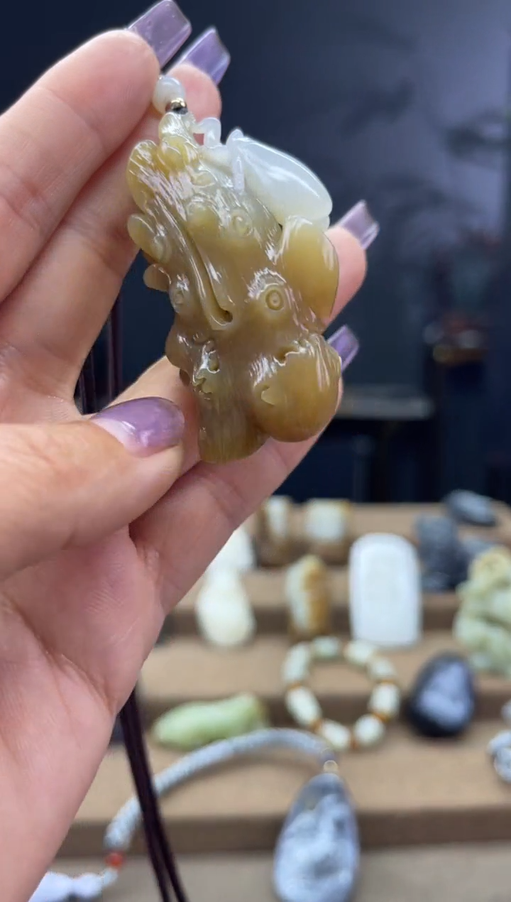 颈饰未镶嵌和田玉1