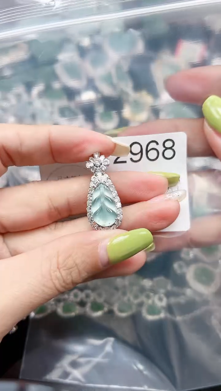 【闪购商品】翡翠颈饰未镶嵌赠皮绳2968