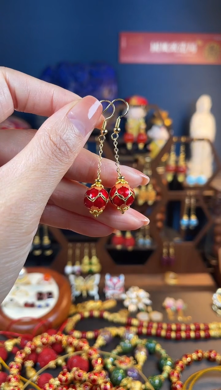 【闪购商品】玫红色莲花珐琅耳钩