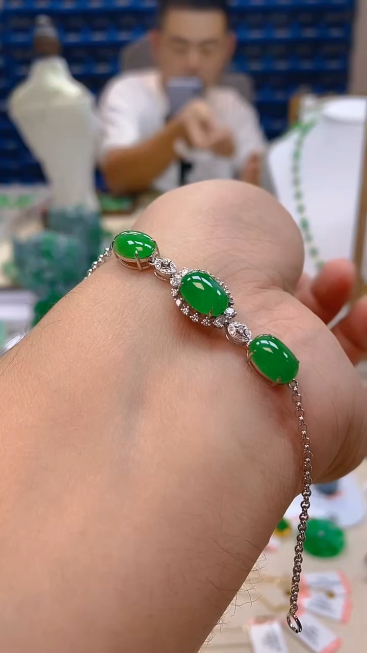 颈饰18K金镶嵌翡翠新号开播 全场乱卖