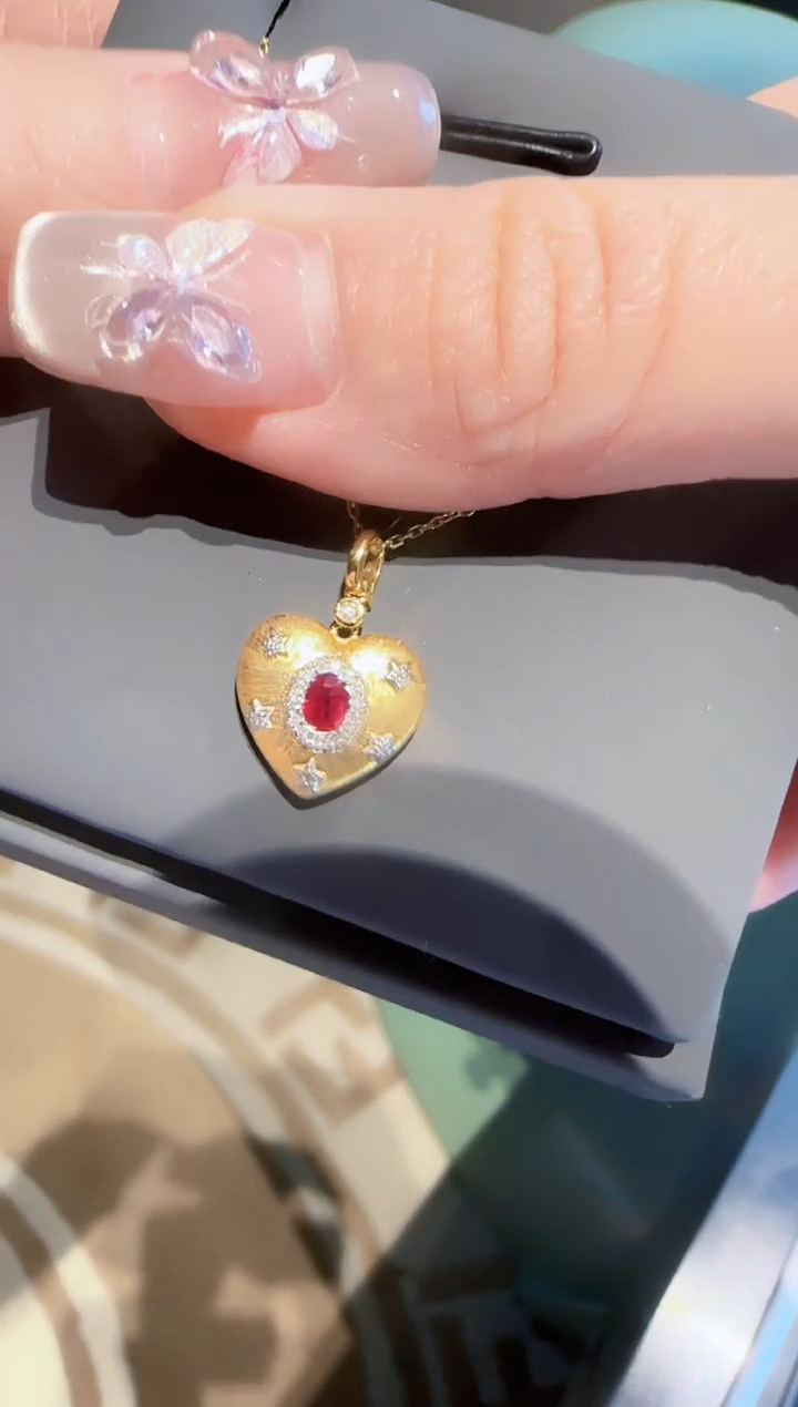 【闪购商品】红宝石吊坠18K金镶嵌精选 爱心吊坠不含 链