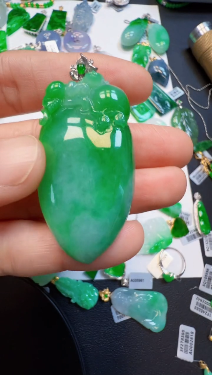 【闪购商品】翡翠吊坠(不含链)18K金镶嵌13800