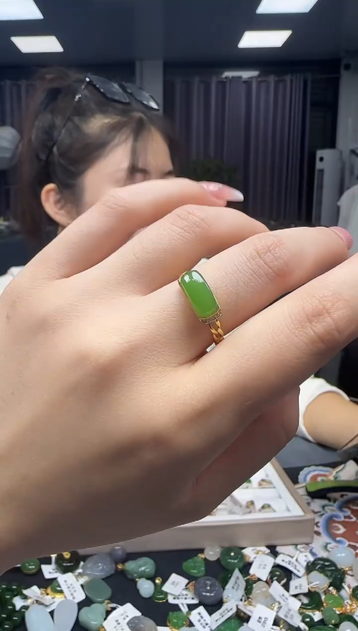 和田玉戒指18K金镶嵌1
