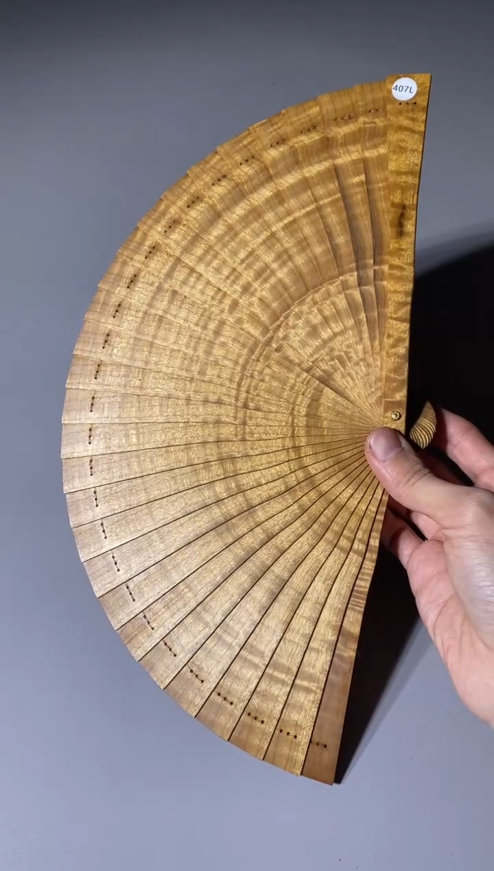 【闪购商品】金丝楠木雕407号18cm金丝楠木小叶桢楠扇子